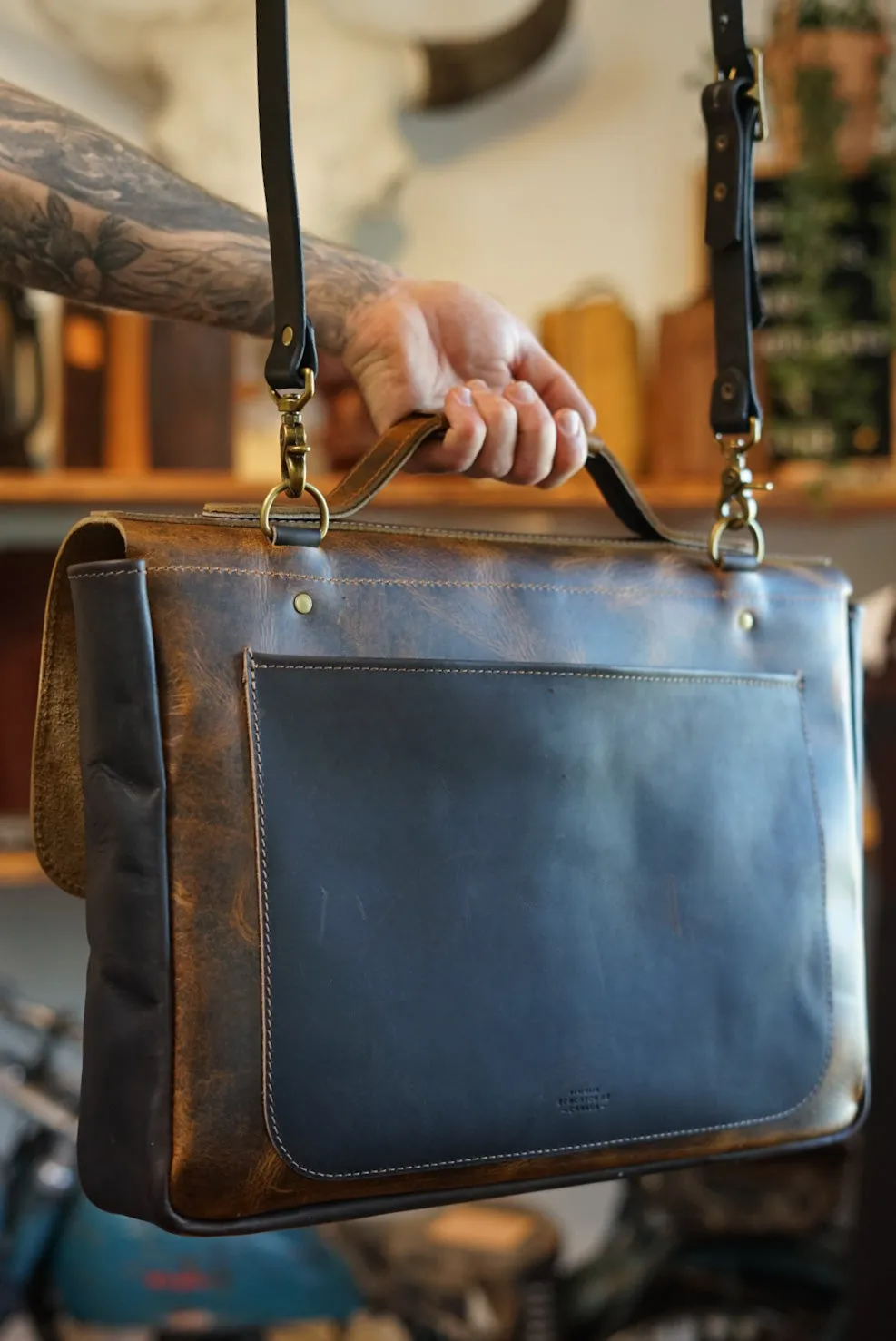 18" Messenger Bag (Two Tone: Vintage "Honey Brown"   Dark "Carob" Brown)