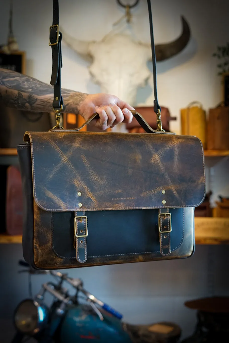 18" Messenger Bag (Two Tone: Vintage "Honey Brown"   Dark "Carob" Brown)