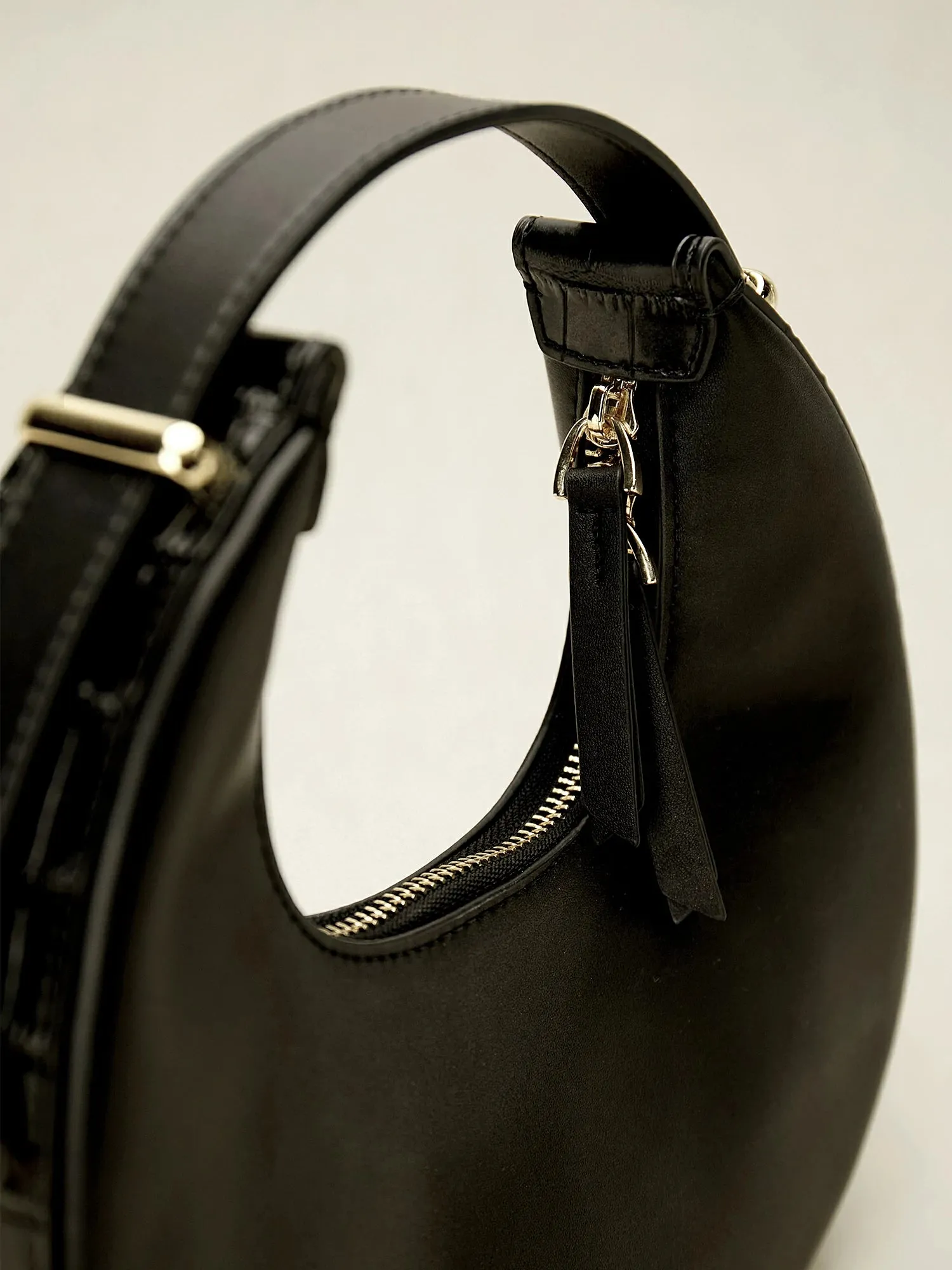 Amoretu Zipper Crescent Bag