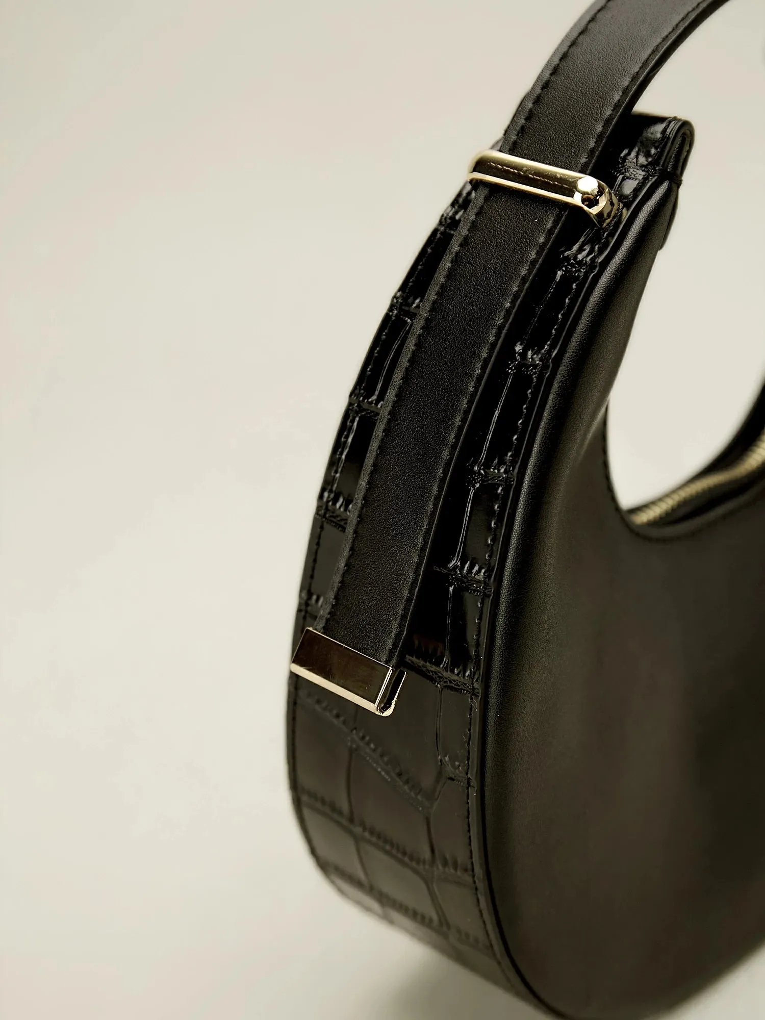 Amoretu Zipper Crescent Bag