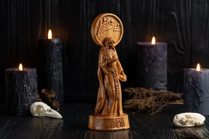 Carved Idunn Statue