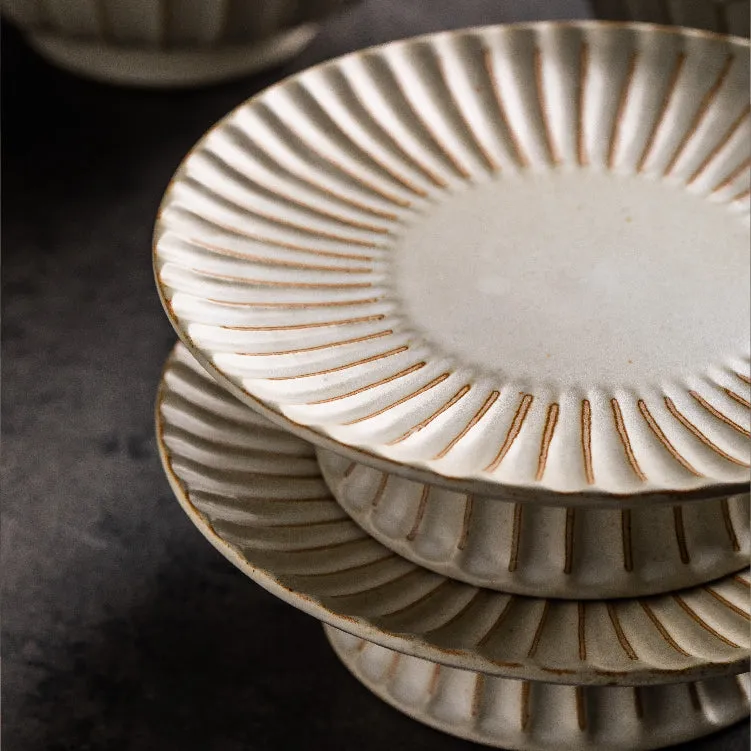 Daisy-Shaped High-Legged Plate