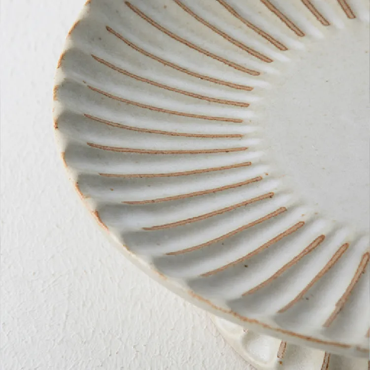Daisy-Shaped High-Legged Plate