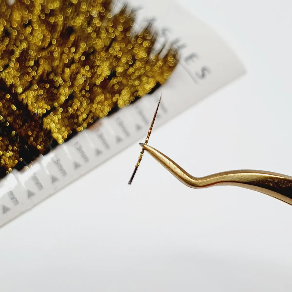 'Glitter' Mink Eyelashes in gold
