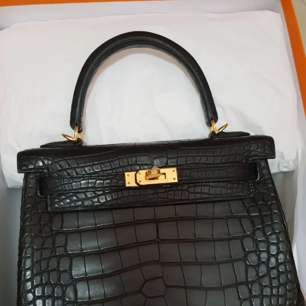 Hermès Kelly 25 Noir (Black) Alligator Mississippi Matte Gold Hardware GHW