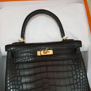 Hermès Kelly 25 Noir (Black) Alligator Mississippi Matte Gold Hardware GHW