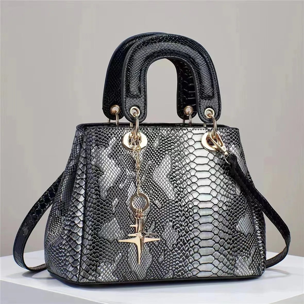 Luna Magnetic Bag