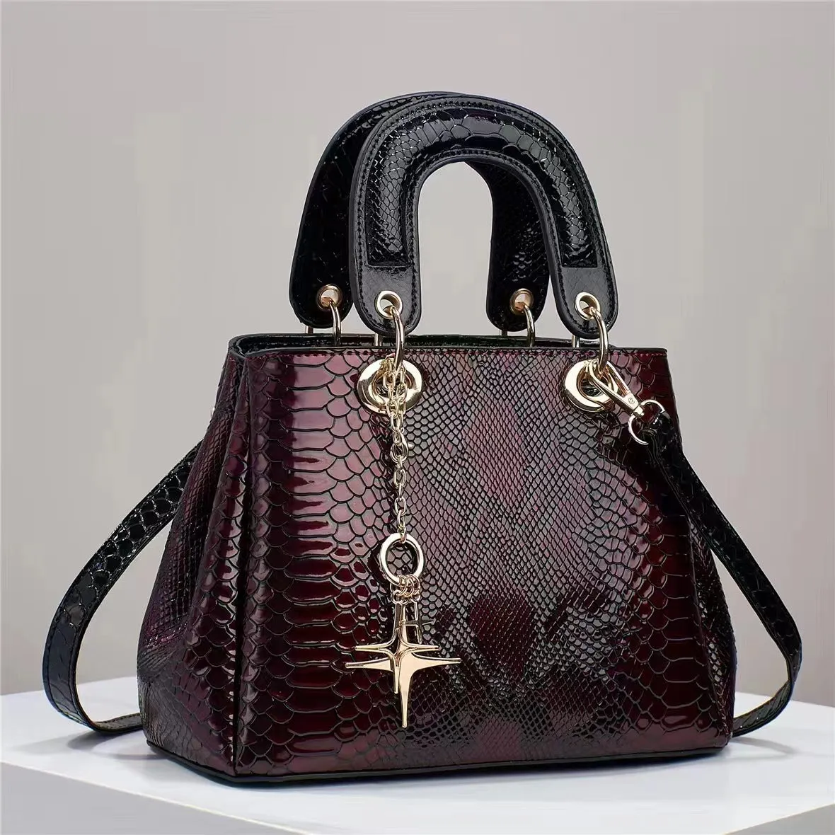 Luna Magnetic Bag