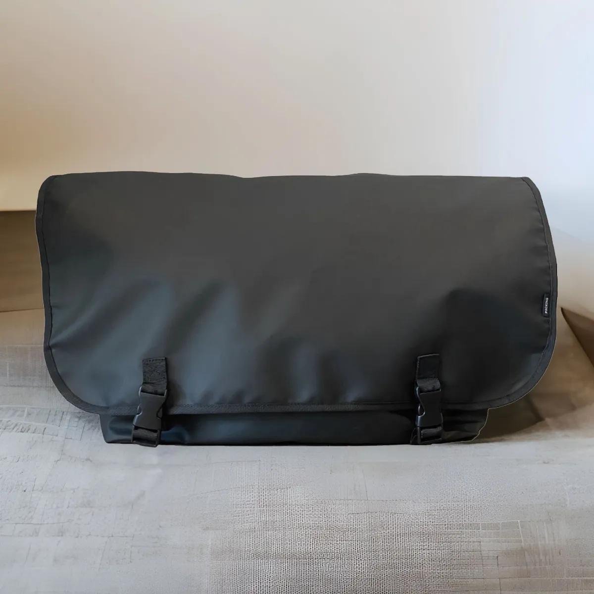 PACKING WaterProof MESSENGER BAG