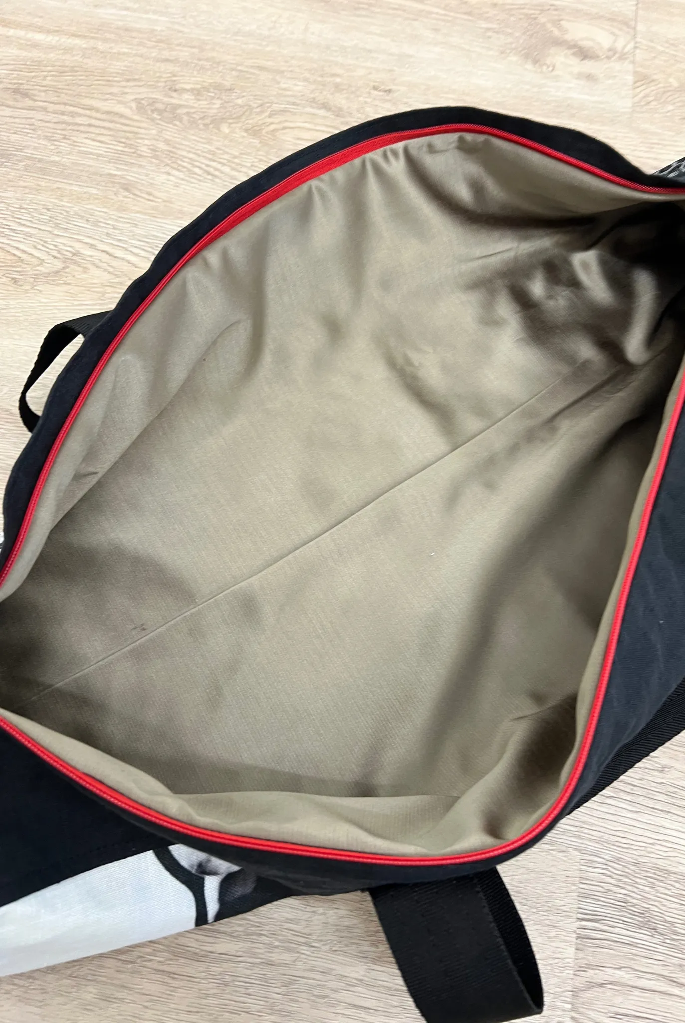 Red Zipper Yoga Mat Bag | Film Noir