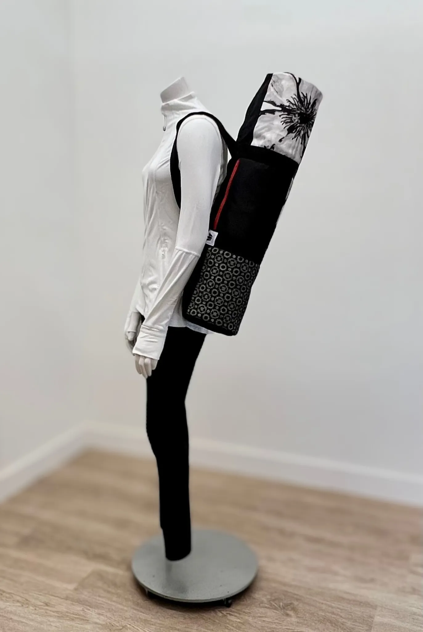 Red Zipper Yoga Mat Bag | Film Noir